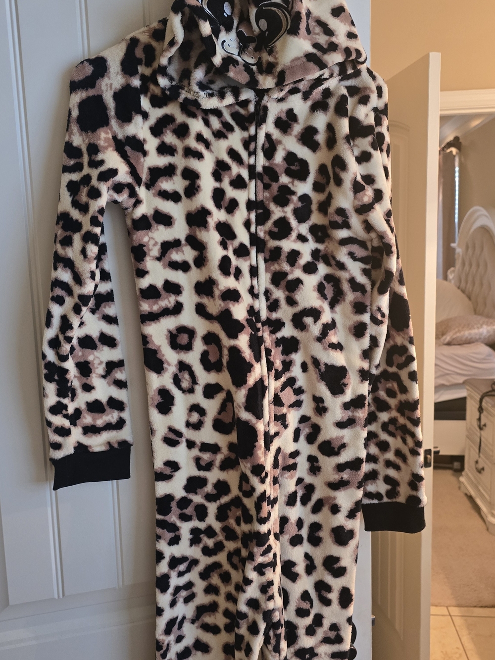 Rue21 True Plush Leopard Print Zip-Up Onesie - Cream, Black & Pink Size Xs